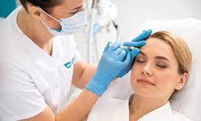 What Are the Key Components of an Aesthetics Course in Manchester?